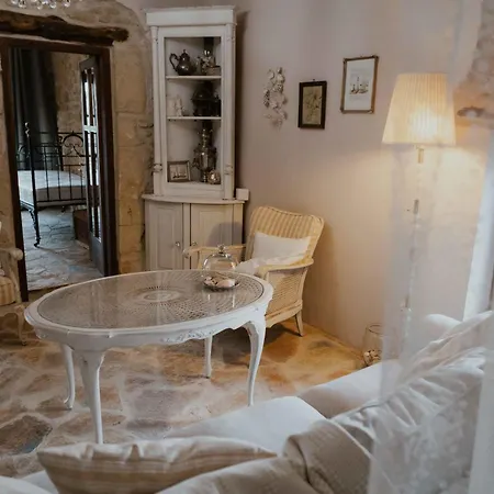 Ewas Cretan Vintage Houses- Pet Friendly Holiday home