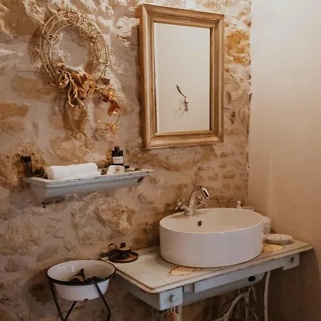 Ewas Cretan Vintage Houses- Pet Friendly Holiday home *